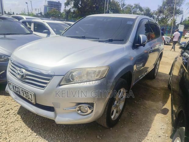 Toyota Vanguard 2012 Silver