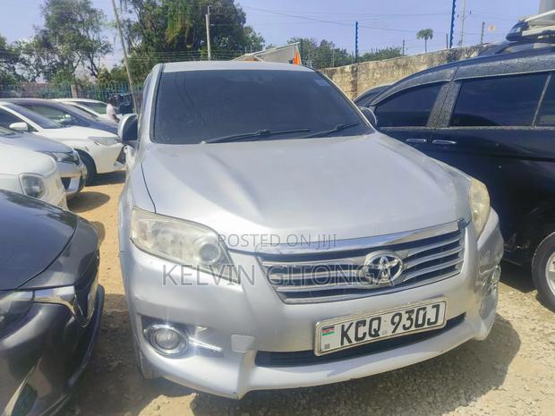 Toyota Vanguard 2012 Silver