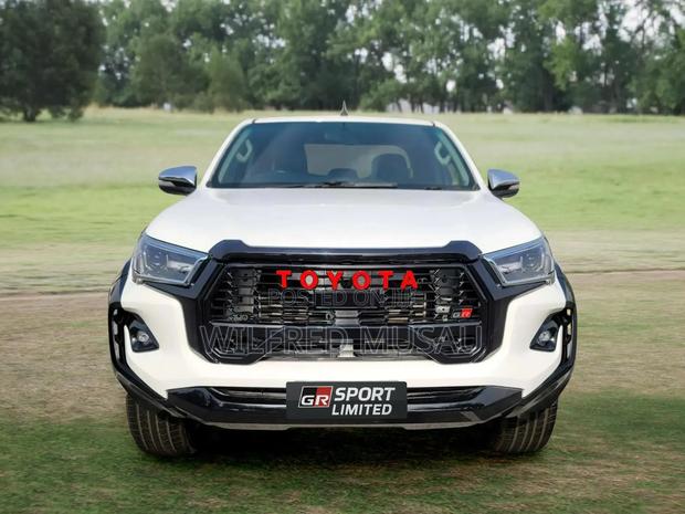 Toyota Hilux 2019 White