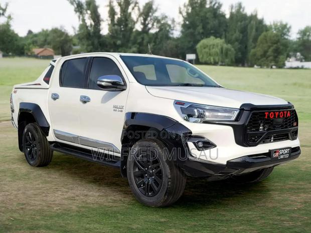 Toyota Hilux 2019 White