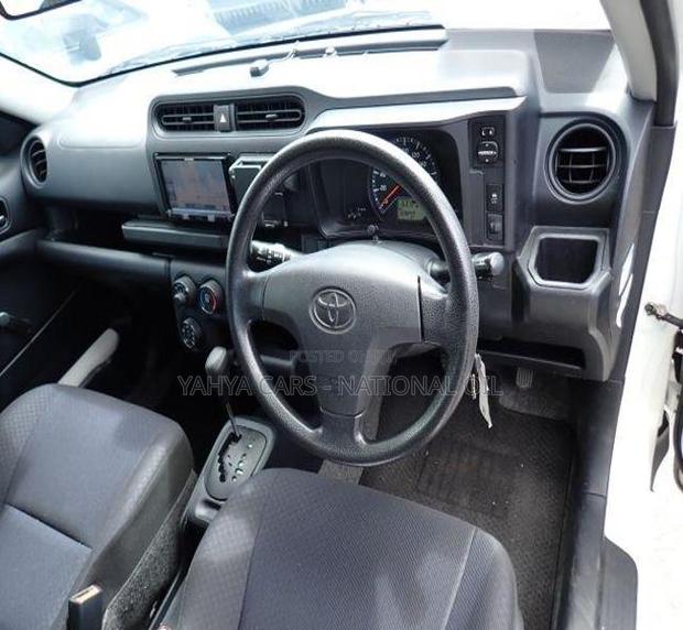 Toyota Probox 1.5 DX Comfort 4WD 2019 White