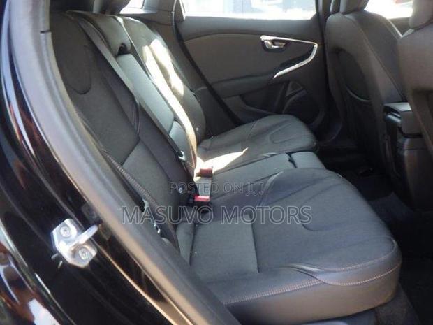 Volvo V40 2018 Black