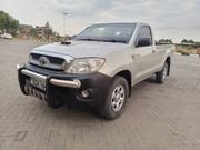 Toyota Hilux 2.5 D-4D 4X4 SRX 2011 Gold for sale
