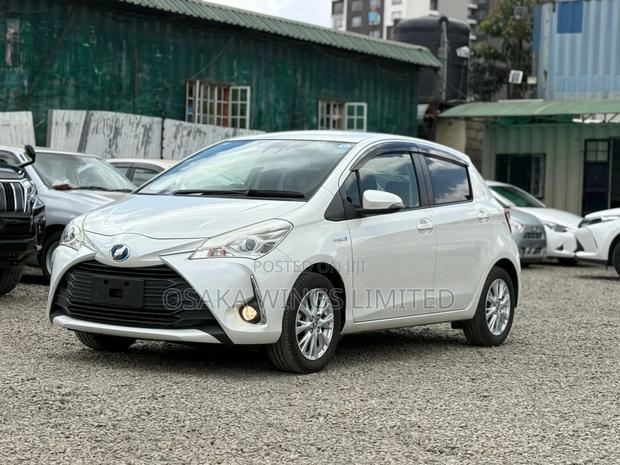 Toyota Vitz 1.5 FWD Hybrid 5dr 2018 Pearl