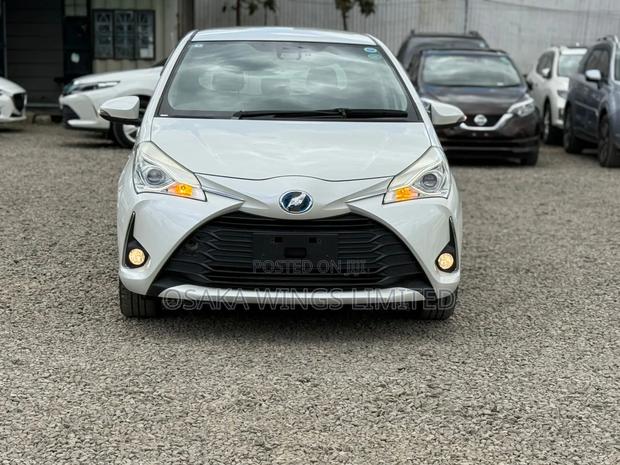 Toyota Vitz 1.5 FWD Hybrid 5dr 2018 Pearl