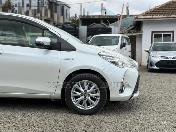 Toyota Vitz 1.5 FWD Hybrid 5dr 2018 Pearl