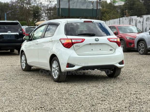 Toyota Vitz 1.5 FWD Hybrid 5dr 2018 Pearl