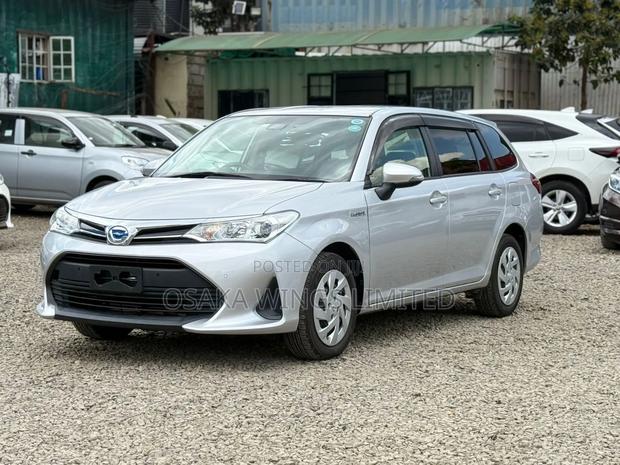 Toyota Corolla Fielder 1.5 Hybrid FWD 2018 Silver