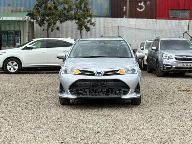 Toyota Corolla Fielder 1.5 Hybrid FWD 2018 Silver