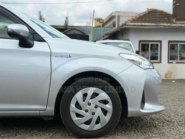 Toyota Corolla Fielder 1.5 Hybrid FWD 2018 Silver