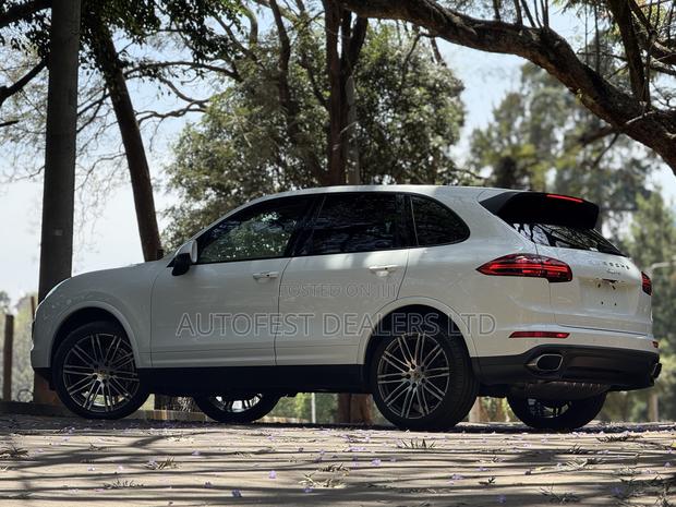 Porsche Cayenne Platinum Edition AWD 2018 White