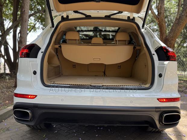 Porsche Cayenne Platinum Edition AWD 2018 White