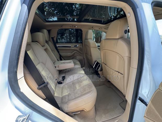 Porsche Cayenne Platinum Edition AWD 2018 White