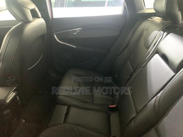 Volvo V40 2018 Red