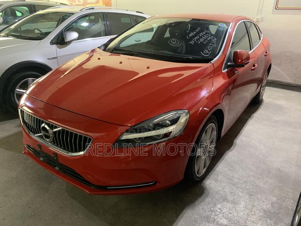 Volvo V40 2018 Red