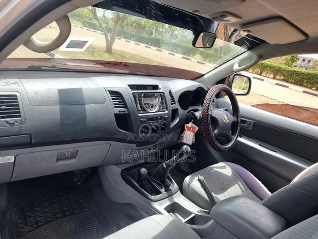 Toyota Hilux 2010 Gray