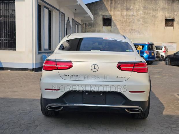 Mercedes-Benz GLC-Class 2020 Off white