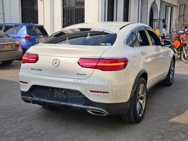 Mercedes-Benz GLC-Class 2020 Off white