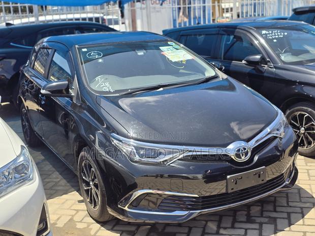 Toyota Auris 2018 Black