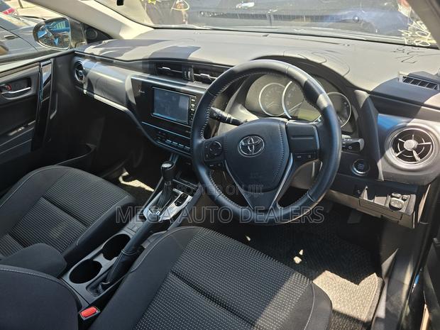 Toyota Auris 2018 Black
