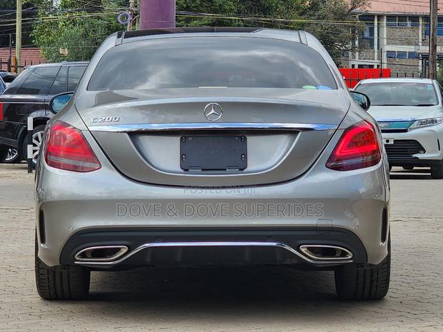 Mercedes-Benz C200 2018 Brown