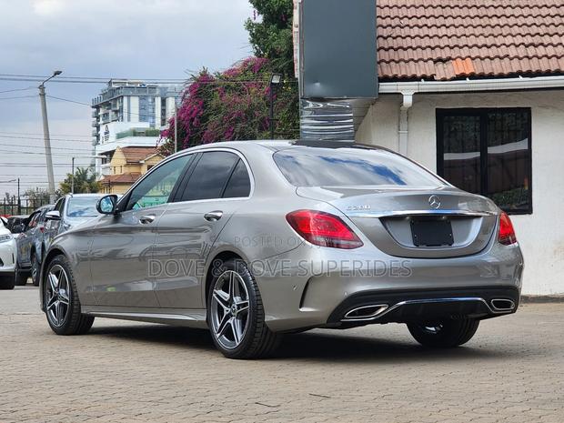 Mercedes-Benz C200 2018 Brown