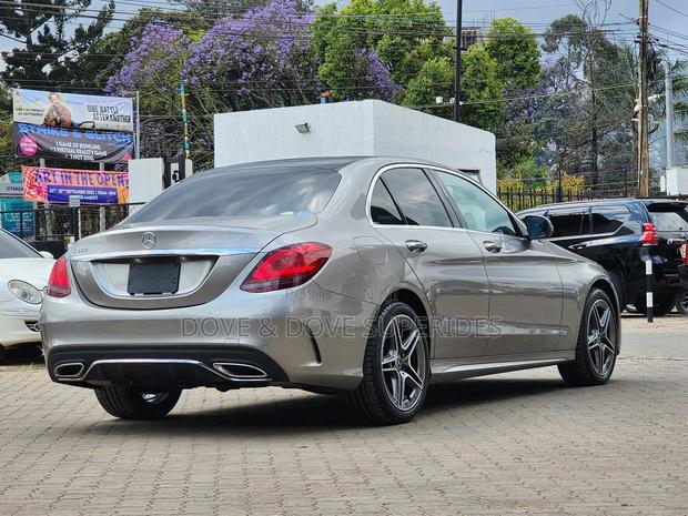 Mercedes-Benz C200 2018 Brown