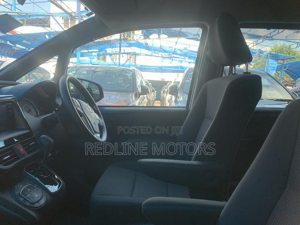 Toyota Noah 2.0 AWD (6 Seater) 2018 Silver