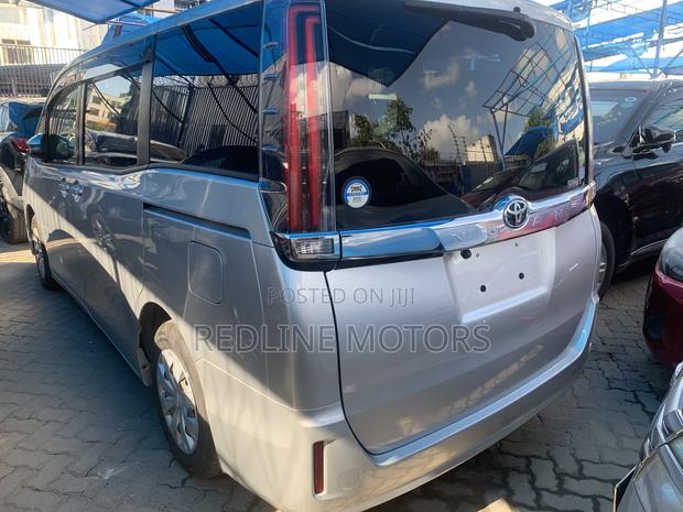 Toyota Noah 2.0 AWD (6 Seater) 2018 Silver