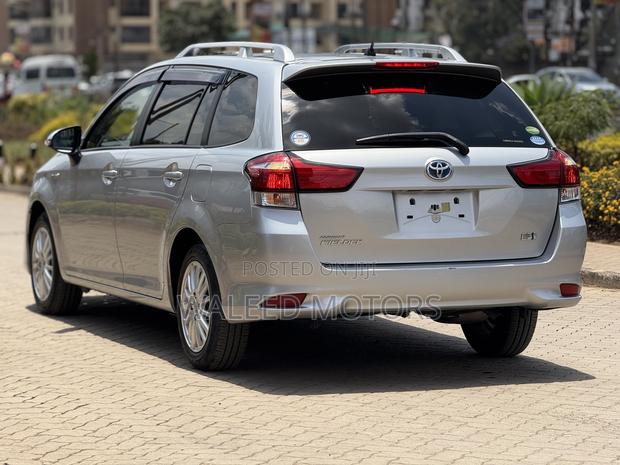 Toyota Corolla Fielder 2018 Silver
