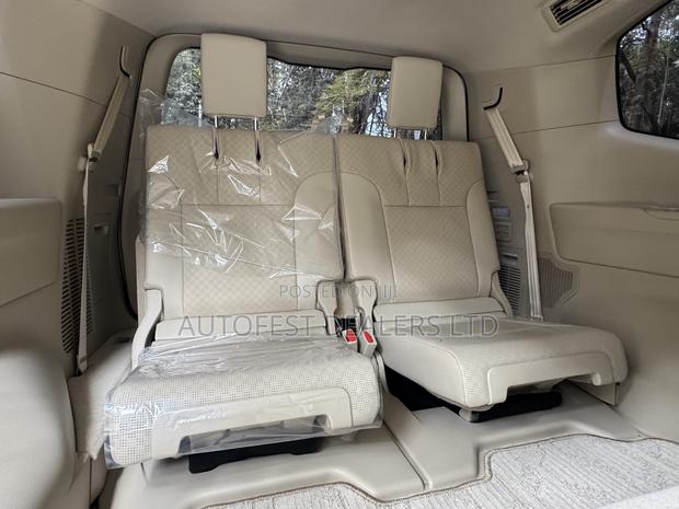 Toyota Land Cruiser LC300 2023 Pearl