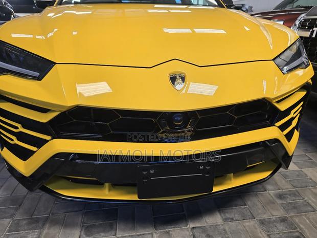 Lamborghini Urus 2022 Yellow