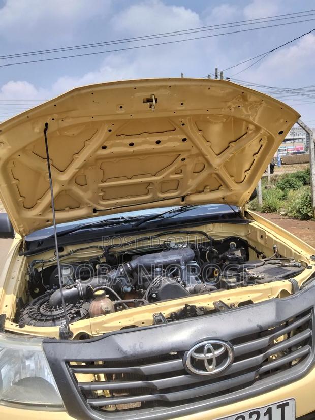 Toyota Hilux 2.5 D-4D 4X4 SRX 2011 Beige