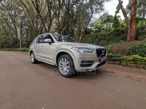 Volvo XC90 T5 Momentum AWD (2.0L 4cyl 8A) 2017 Gold