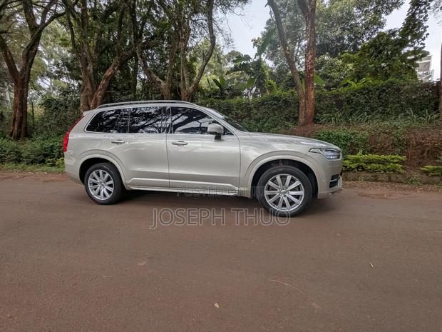 Volvo XC90 T5 Momentum AWD (2.0L 4cyl 8A) 2017 Gold