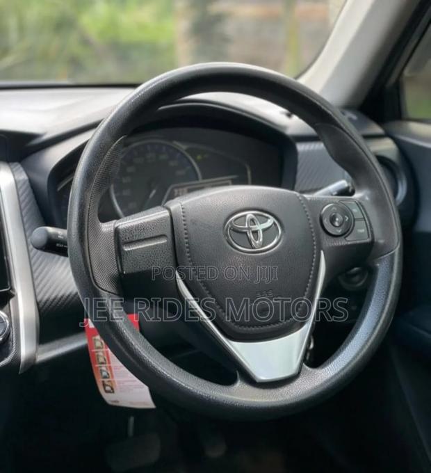 Toyota Corolla Fielder 1.5 Hybrid FWD 2015 Silver