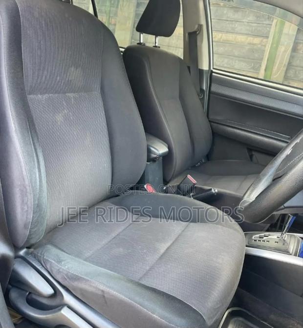 Toyota Corolla Fielder 1.5 Hybrid FWD 2015 Silver