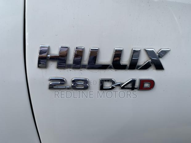 Toyota Hilux SR5 4x4 2018 White