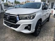 Toyota Hilux SR5 4x4 2018 White for sale