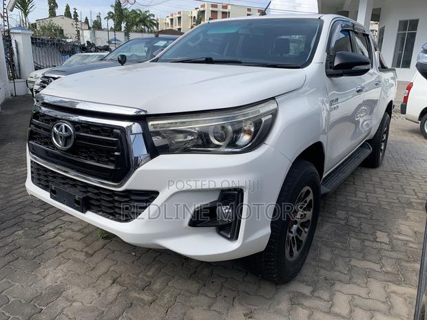 Toyota Hilux SR5 4x4 2018 White