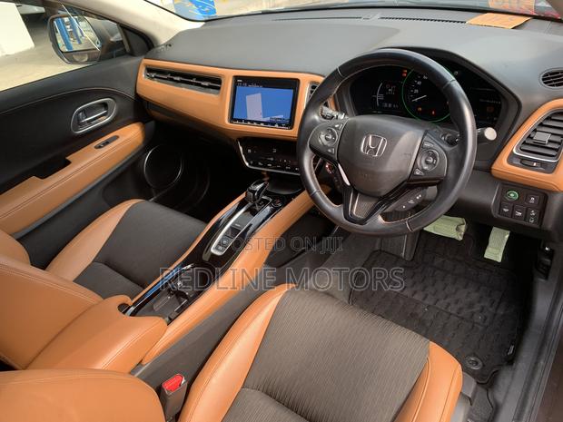 Honda Vezel 2018 Maroon