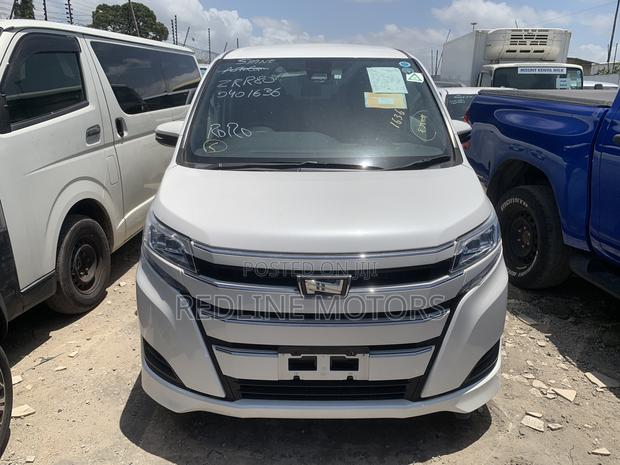 Toyota Noah 2.0 FWD (6 Seater) 2018 Off white