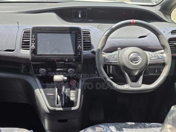 Nissan Serena 2018 White