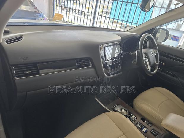 Mitsubishi Outlander 2018 White