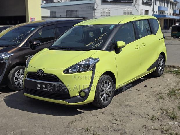 Toyota Sienta 2018 Green