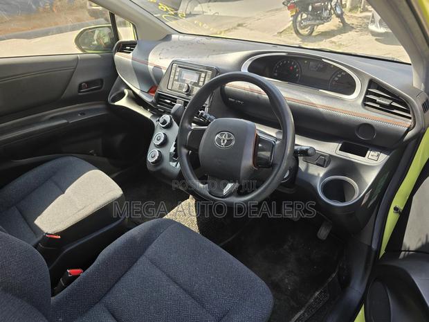 Toyota Sienta 2018 Green