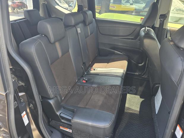 Toyota Sienta 2018 Brown