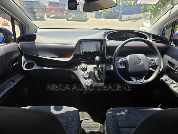 Toyota Sienta 2018 Blue