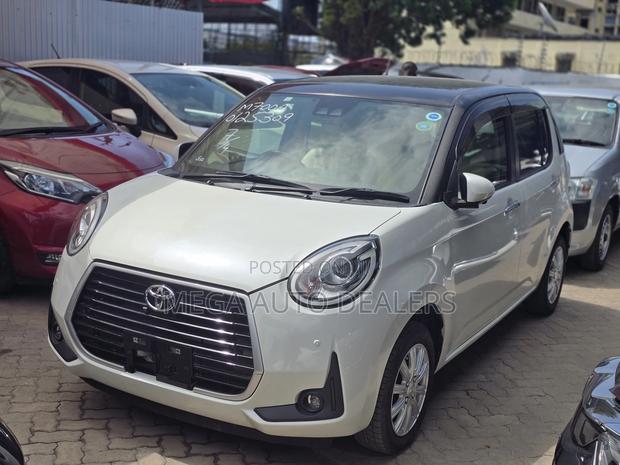 Toyota Passo 2018 White