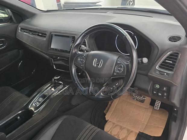 Honda Vezel 2018 White